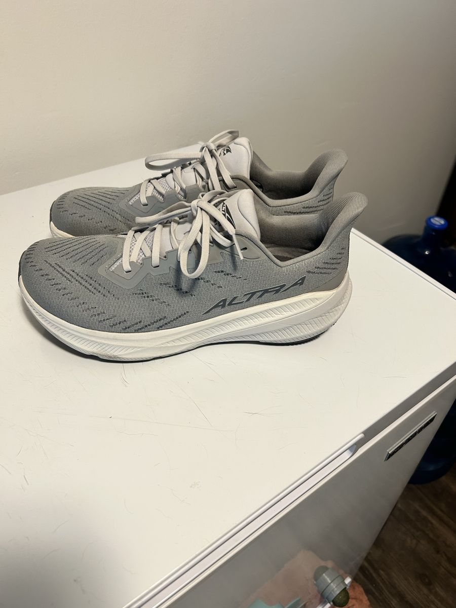 Altra Gray Running Shoes Men's Size 10.5