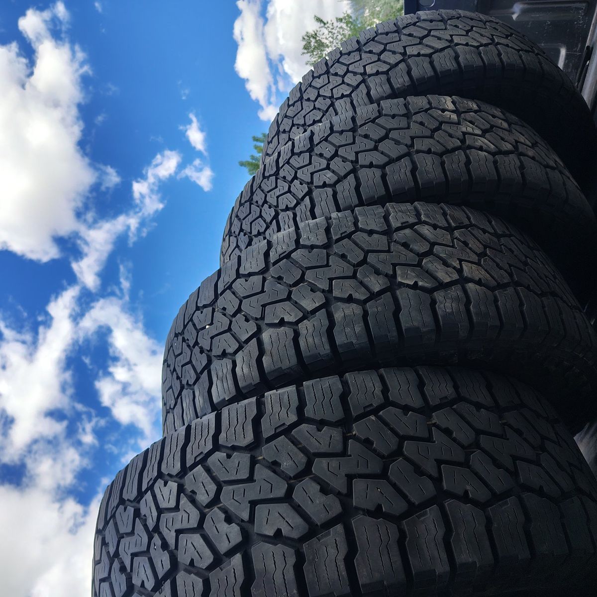 285/70r17 Falken wildpeak at3w