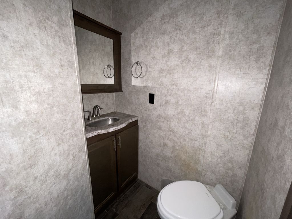 Main image 33