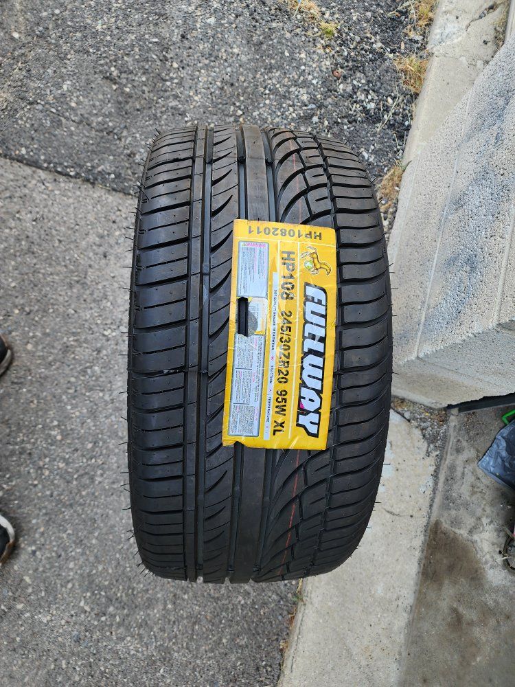 Fullway HP108 245/30ZR20 95W XL Performance Tire