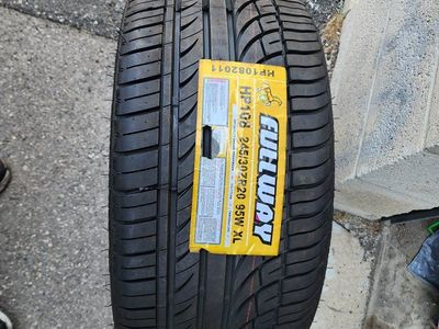 Fullway HP108 245/30ZR20 95W XL Performance Tire