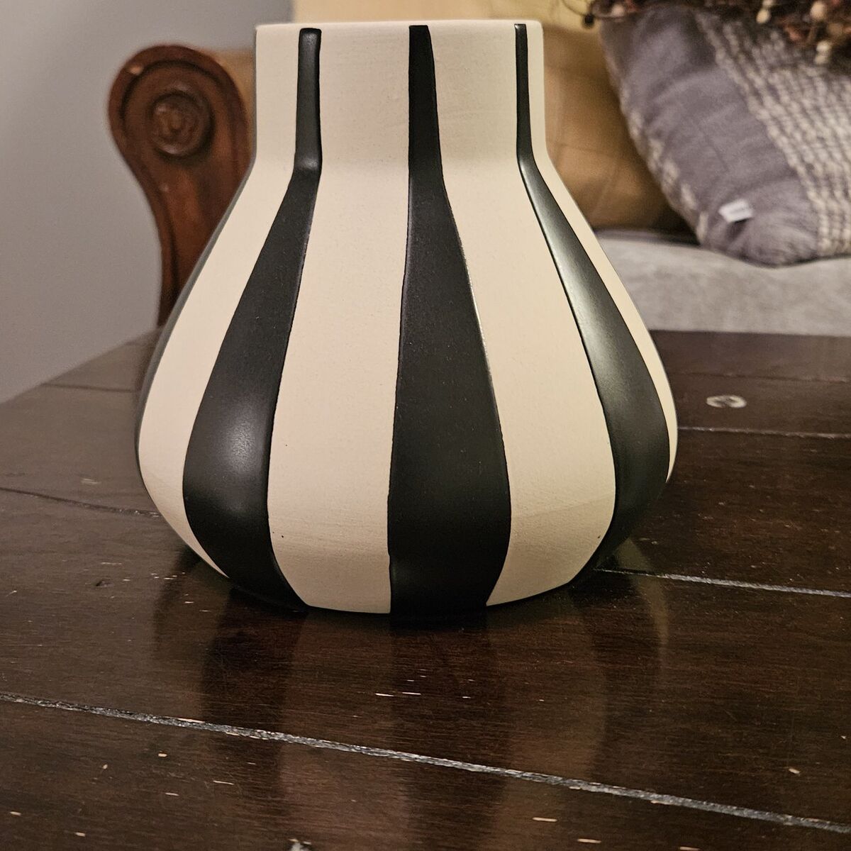 New ceramic vase black/cream stripes