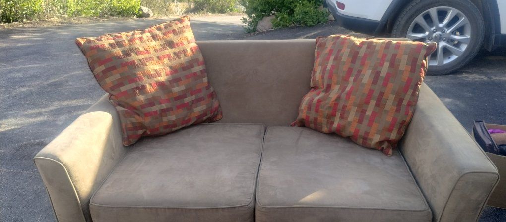 Almost new loveseat