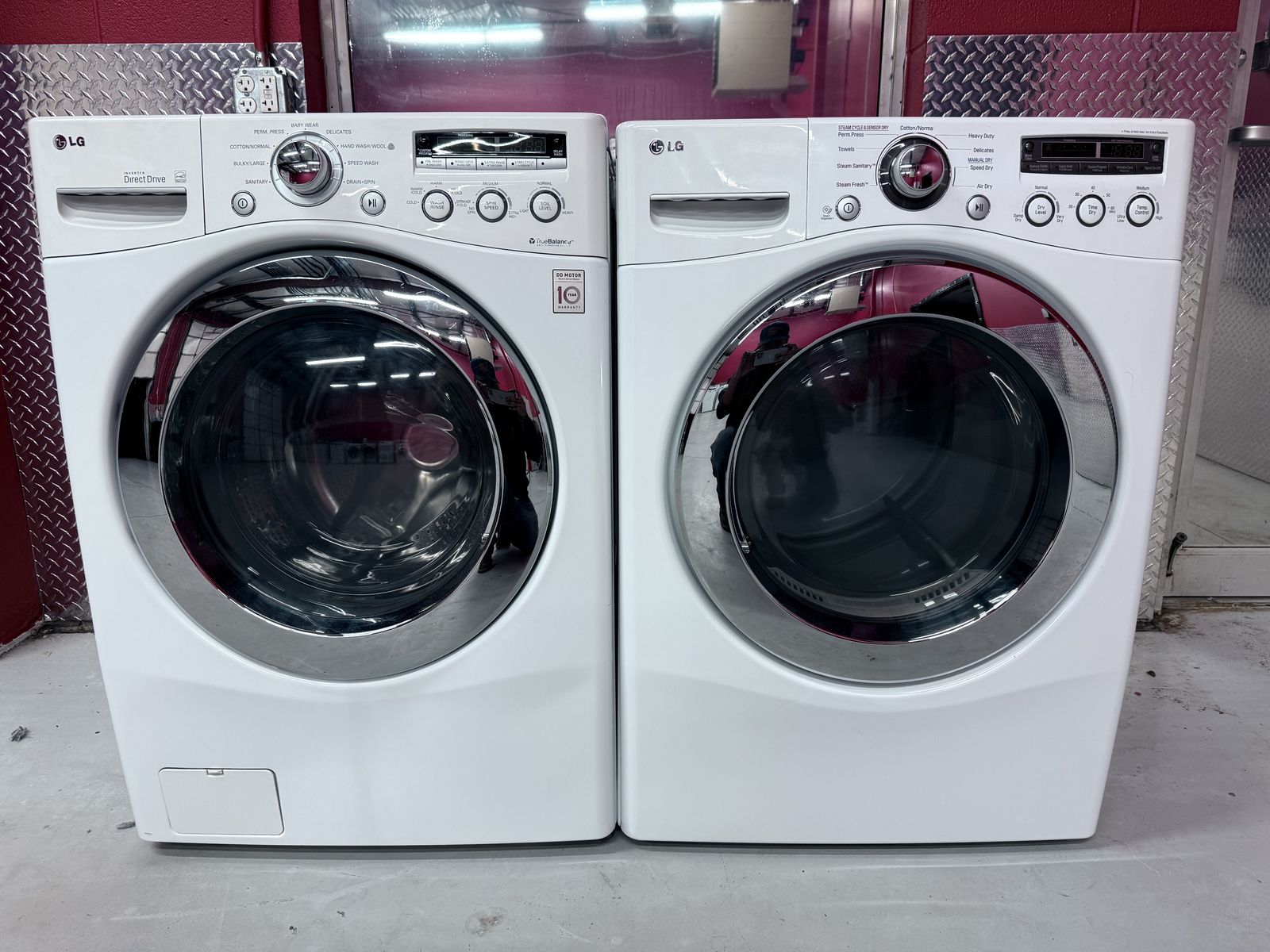White Ultra Capacity, Steam Lg Washer & Dryer Set!