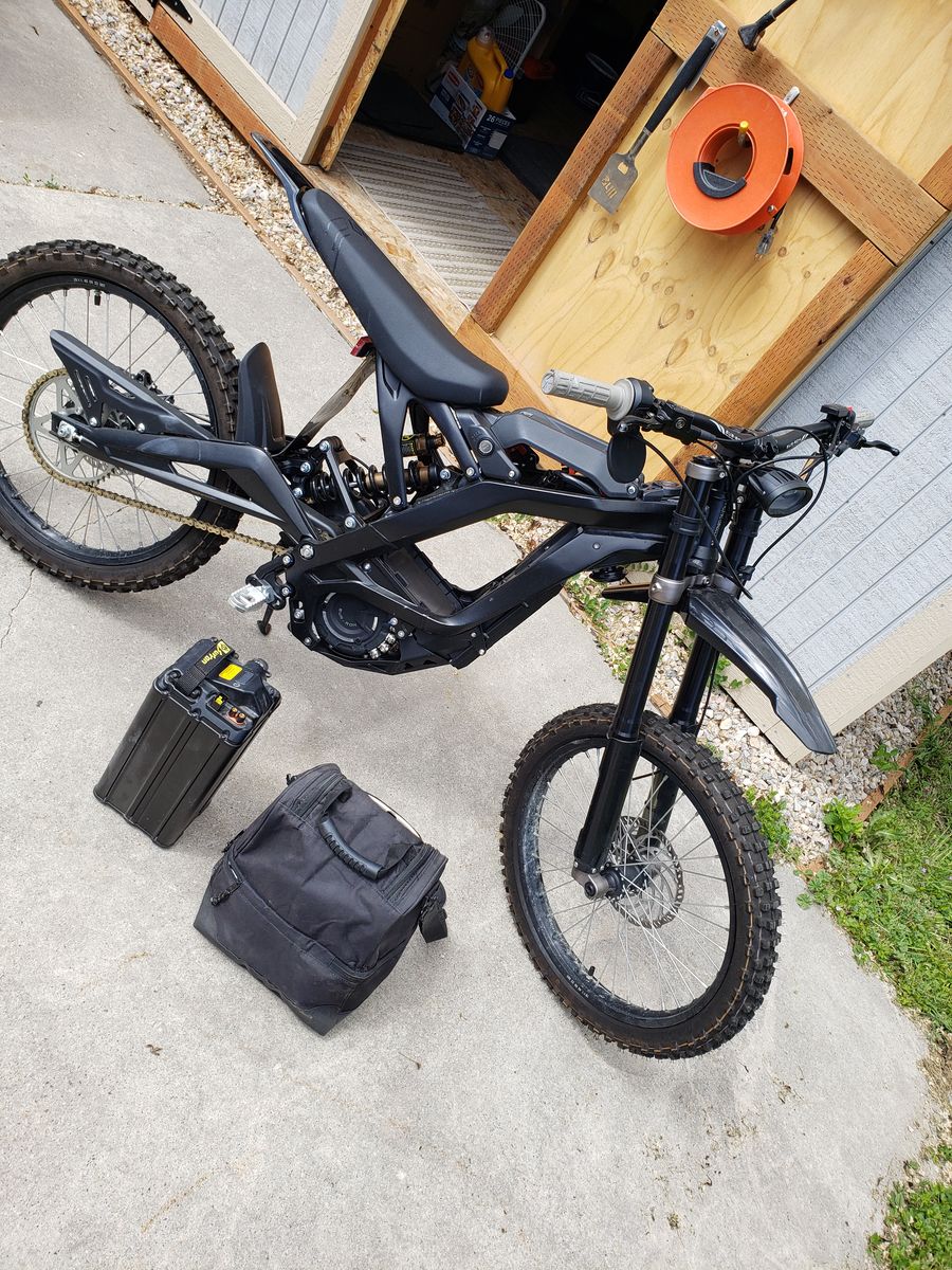 SURRON LIGHT BEE Excellent condition Less than two hours of use.