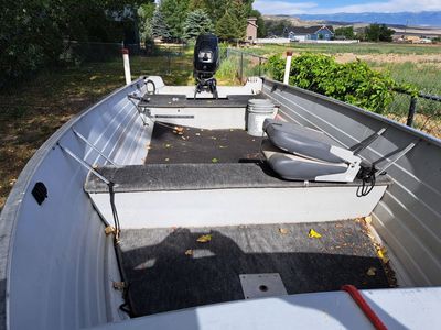 2006 CRESTLINER 16 FOOT FISHING BOAT, TRAILER, MOTOR