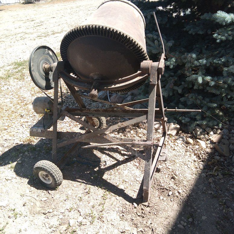 CEMENT MIXER