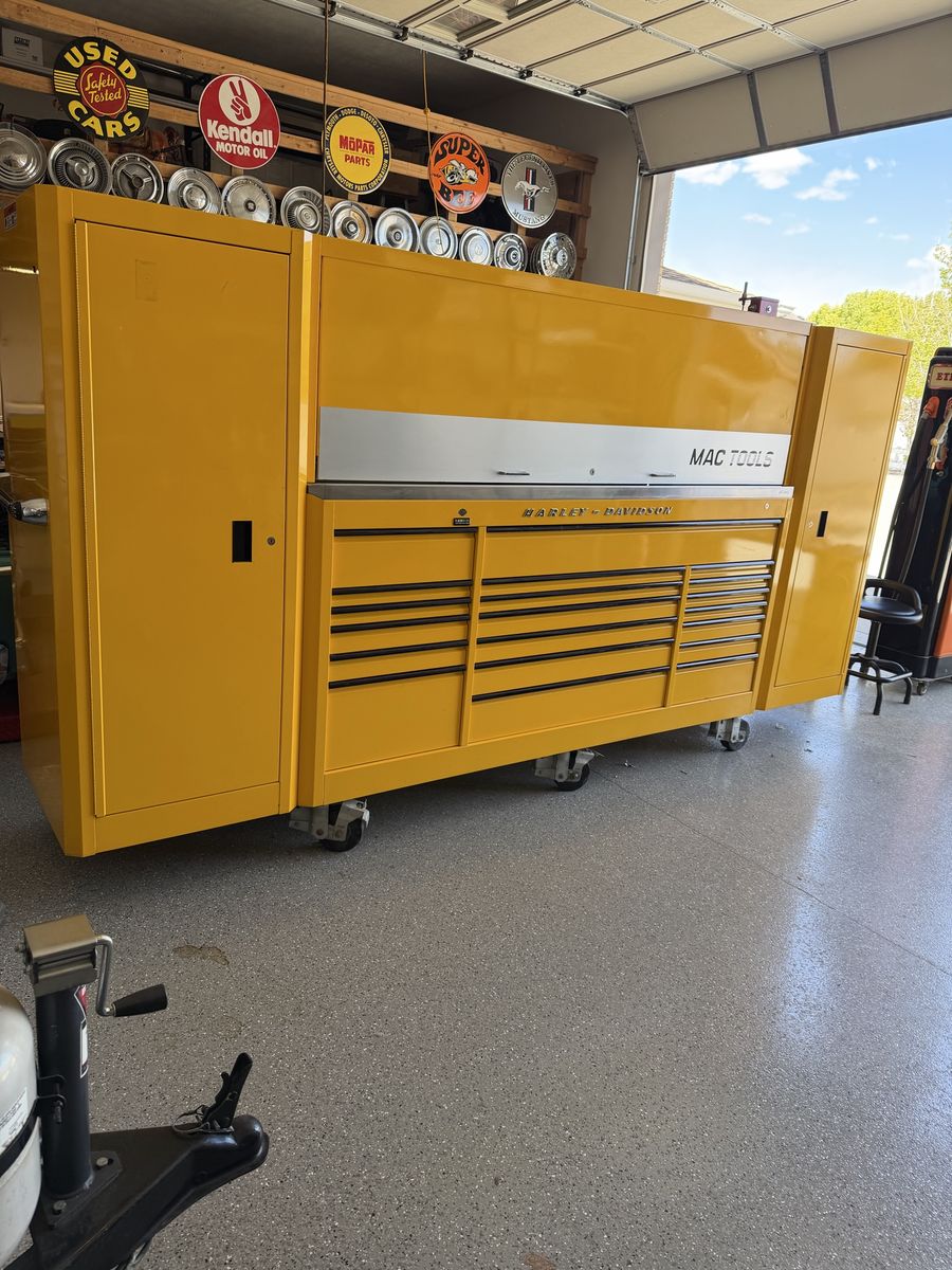 Mac Tool box Harley Davidson Limited edition! Dimensions are 73 inches tall, 144 inches long with the pull handle (141