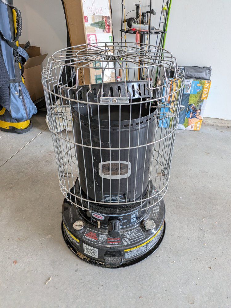 Dyna-Glo RMC-95C6B Indoor/Outdoor Kerosene Convection Heater