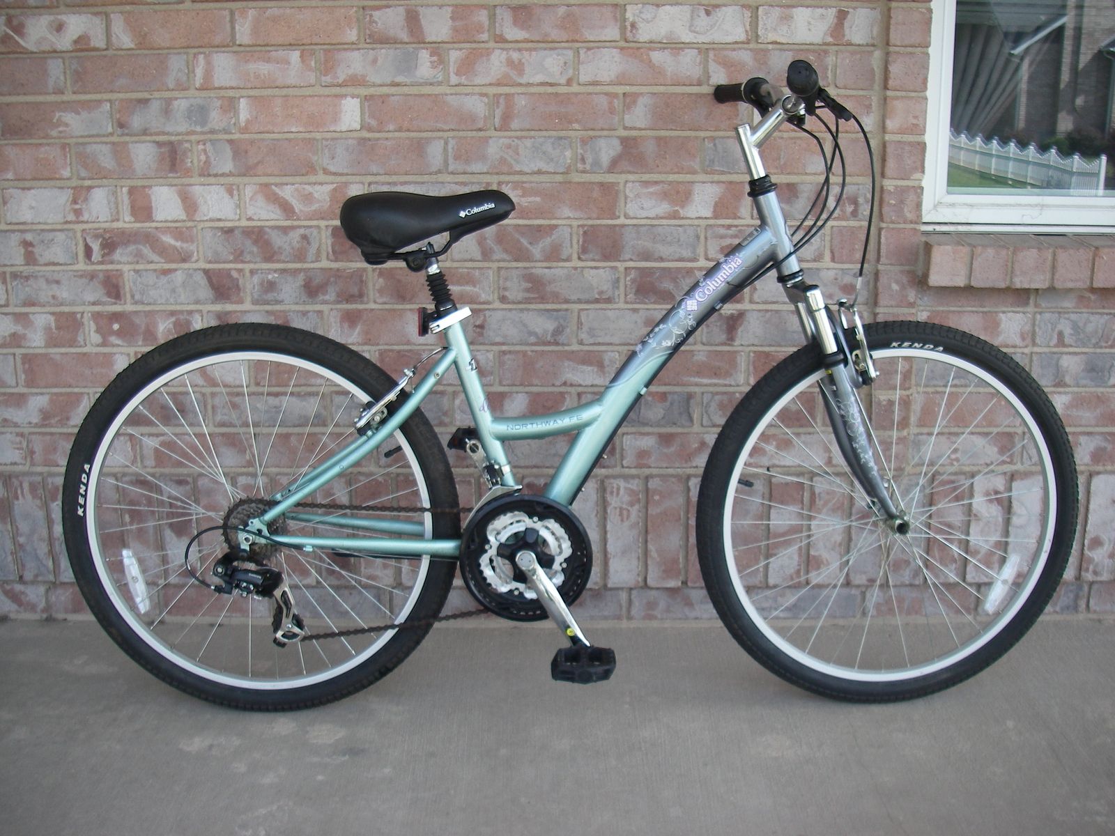 Womens 26" COLUMBIA NORTHWAY FE Hybrid / Comfort Bike,  Step-Thru, 21 Speed, Shocks, Green, 26 Inch