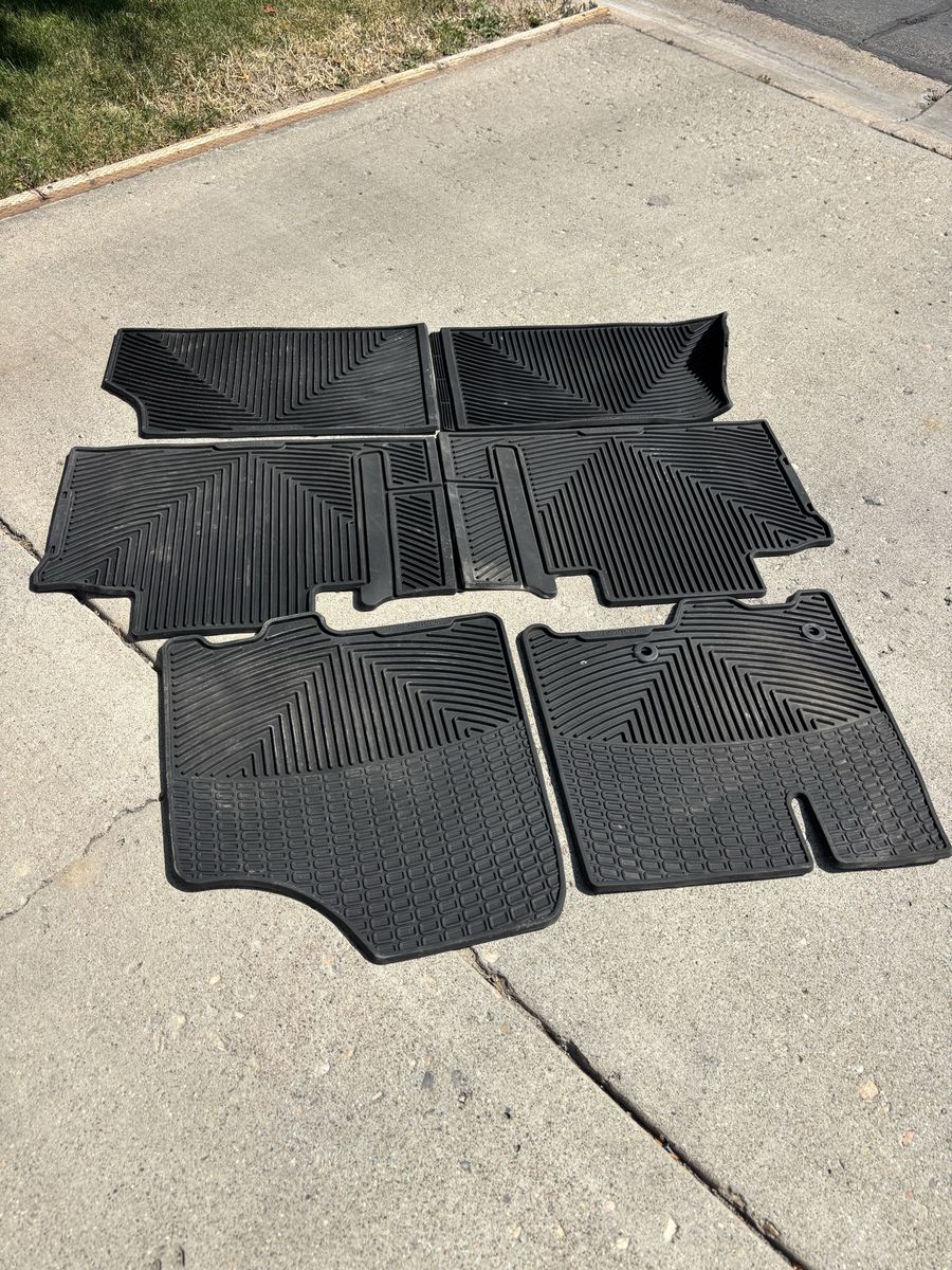 Full set weather tech floor mats 2015 Toyota sienna 