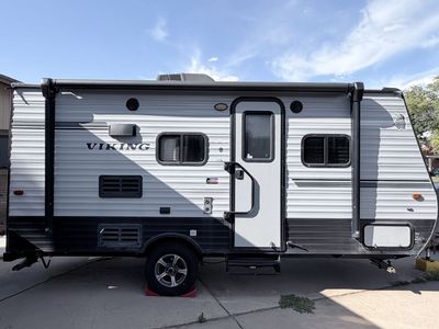 2018 Viking 17 fq by Forest River - Compact, AC, Awning, Sleeps 3