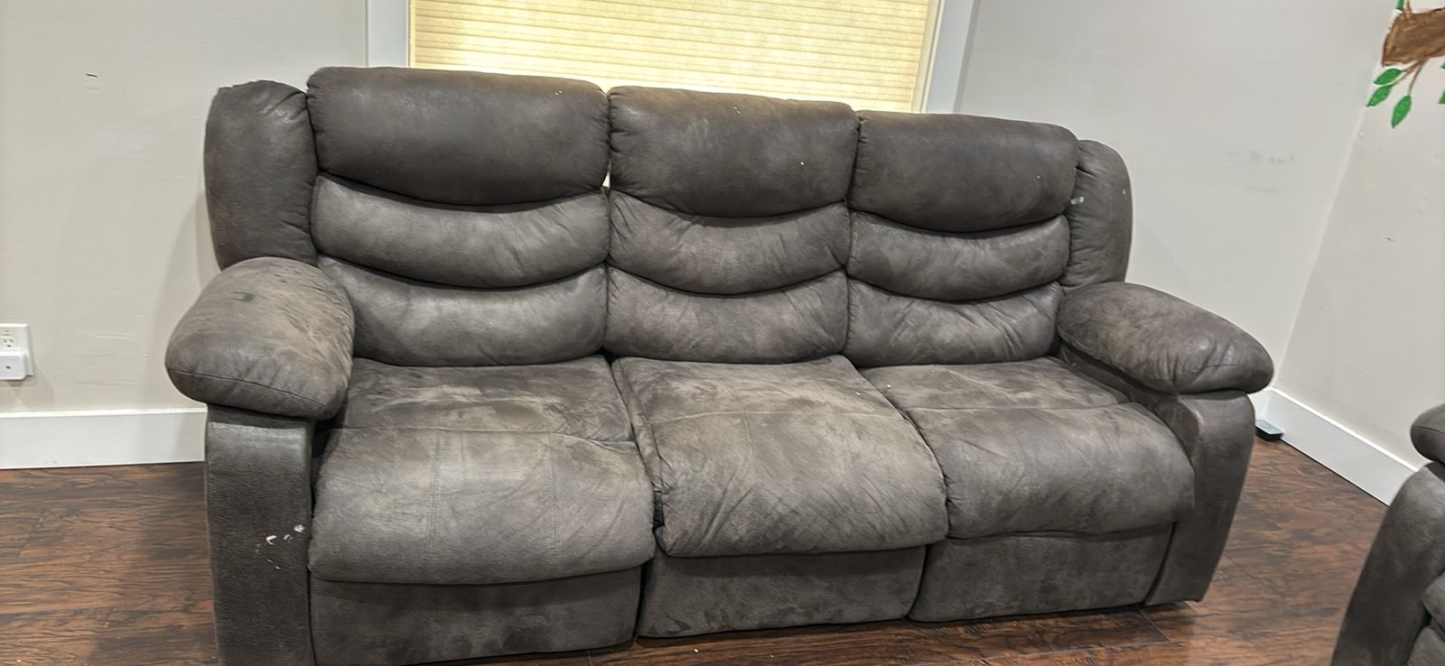 Reclining couches