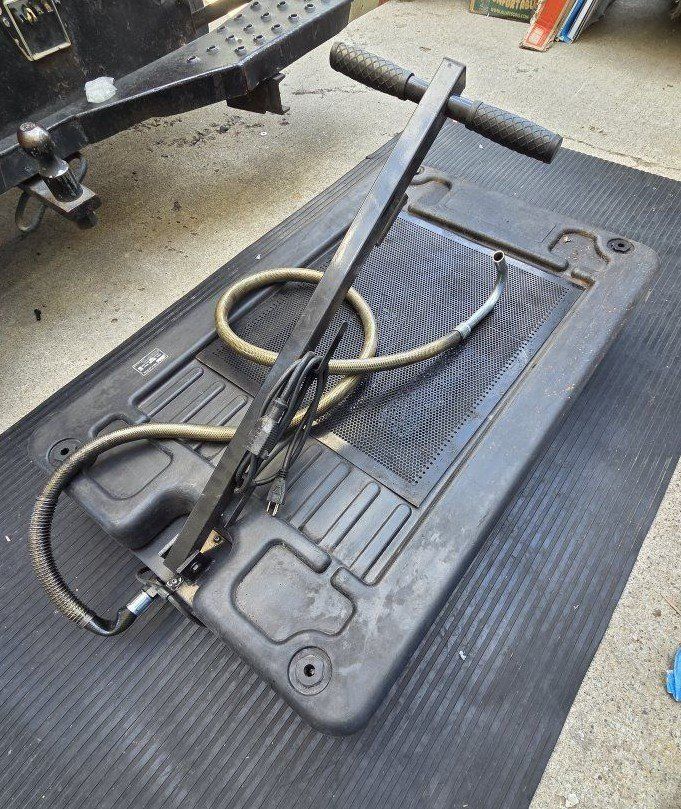 Lincoln 3669 low profile 17 Gal portable truck drain cart USED