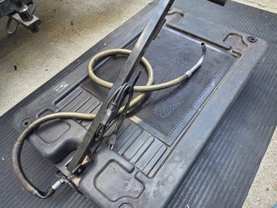 Lincoln 3669 low profile 17 Gal portable truck drain cart USED