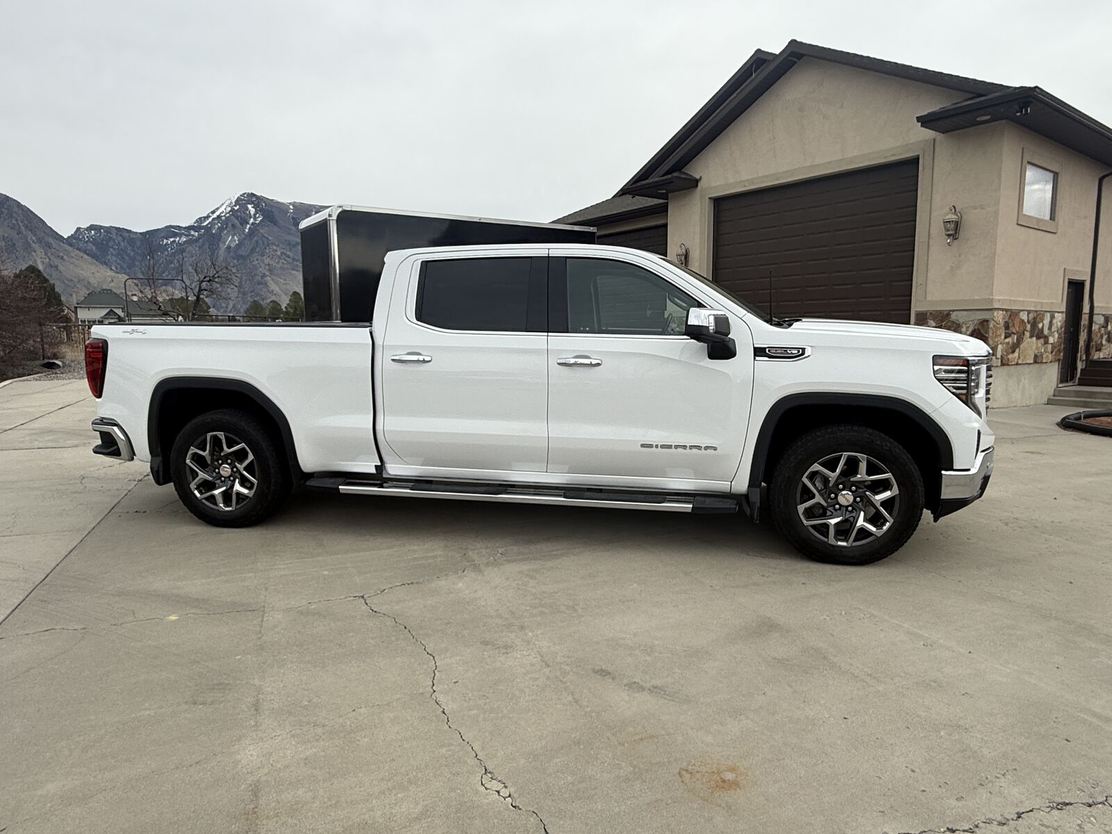 2025 GMC 1500 SLT