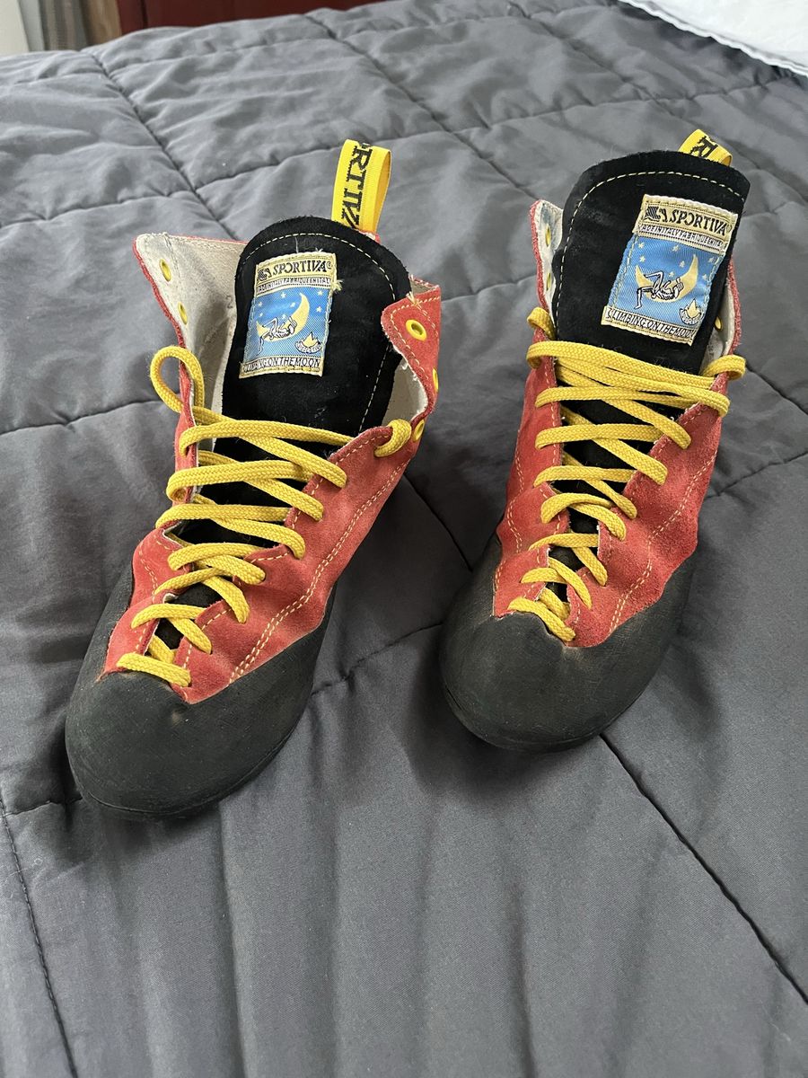 Vintage La Sportiva Kaukobi Climbing Shoes - size EU 42.5