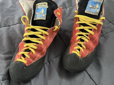 Vintage La Sportiva Kaukobi Climbing Shoes - size EU 42.5