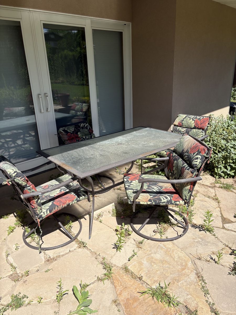 Patio Table with 4 Chairs