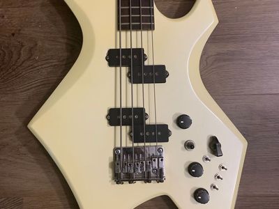 B.C. Rich NJ Warlock bass 1984 White