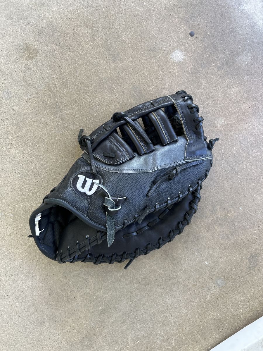 Wilson A2000 Righty First base glove