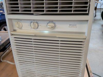 Frigidaire Gallery FAK103J1W4 Window AC Unit 10000 BTU 115V - Good Condition