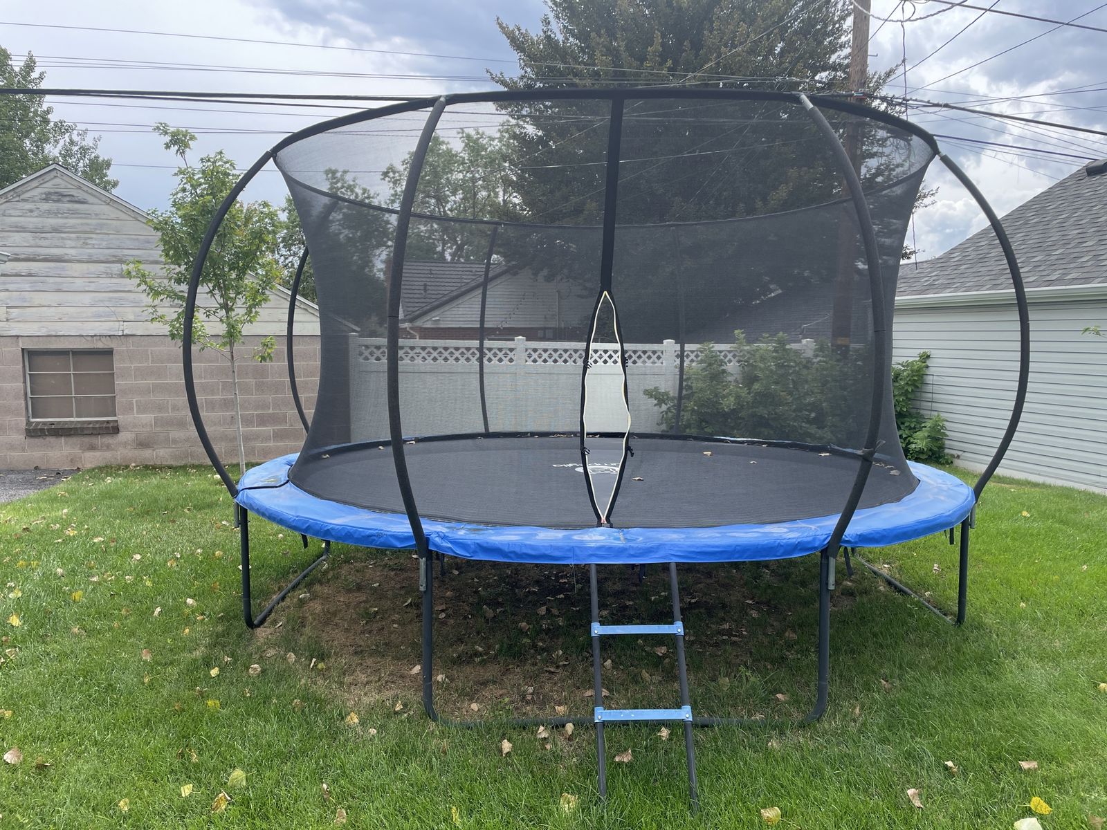 14’ trampoline with safety net for free!