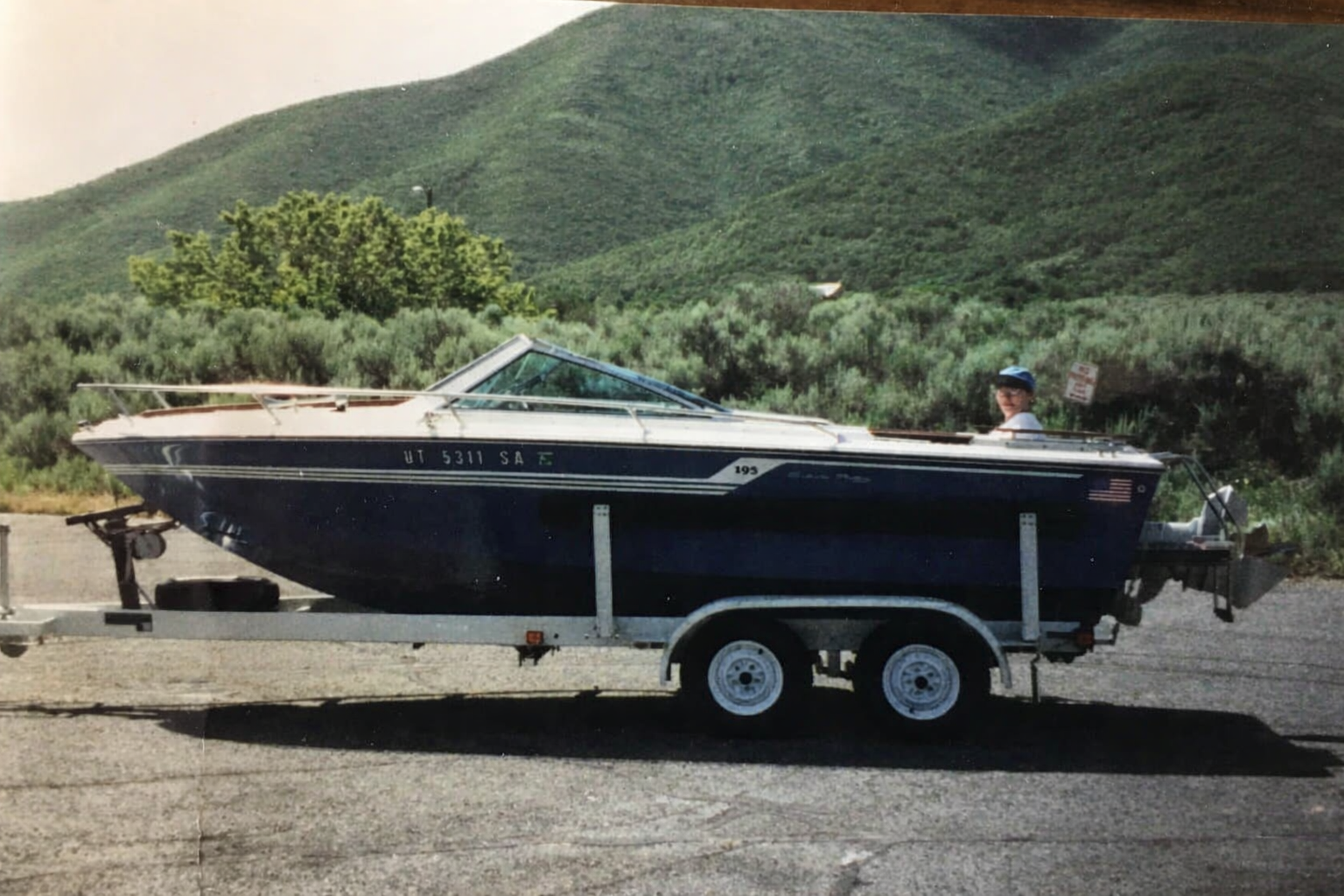 1976 Sea Ray 19ft | 147 Original Hours | Indoor Stored | Dual Axle Trailer