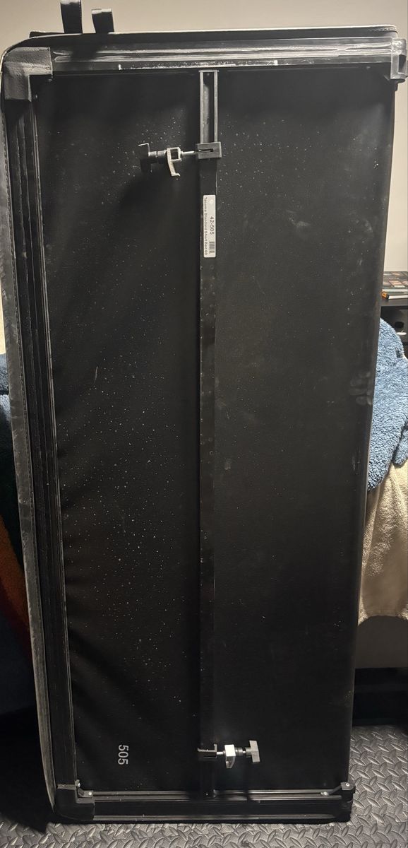 Tri-fold soft tonneau cover first gen Tacoma 6’ bed