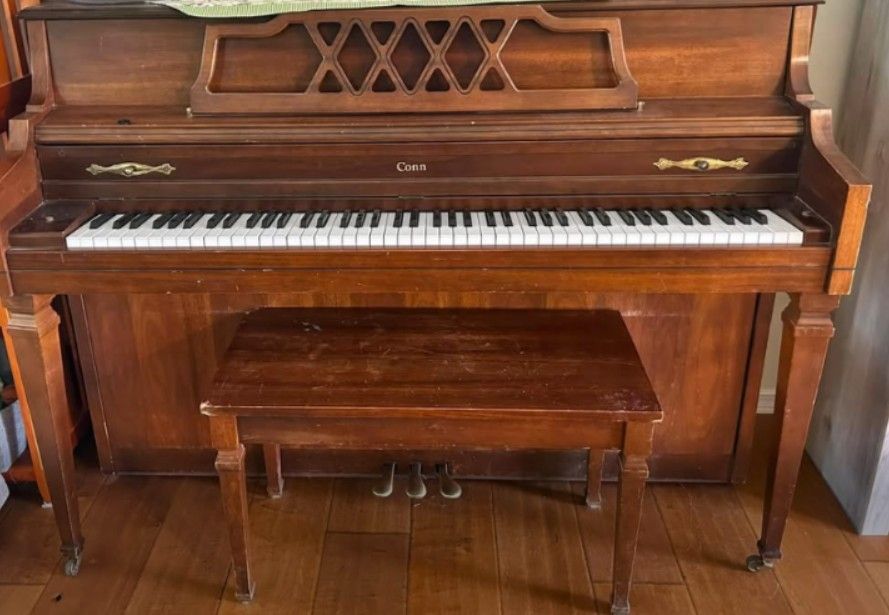Conn Piano