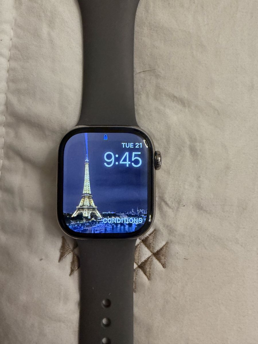 Apple Watch Smartwatch with Dark Grey Silicone Band Serie 10 42mm