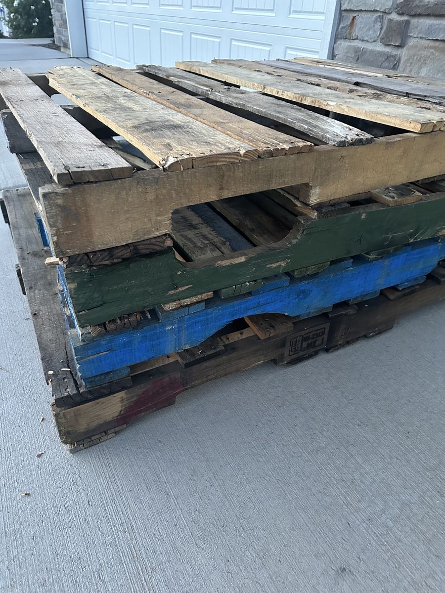 4 Pallets (FREE)