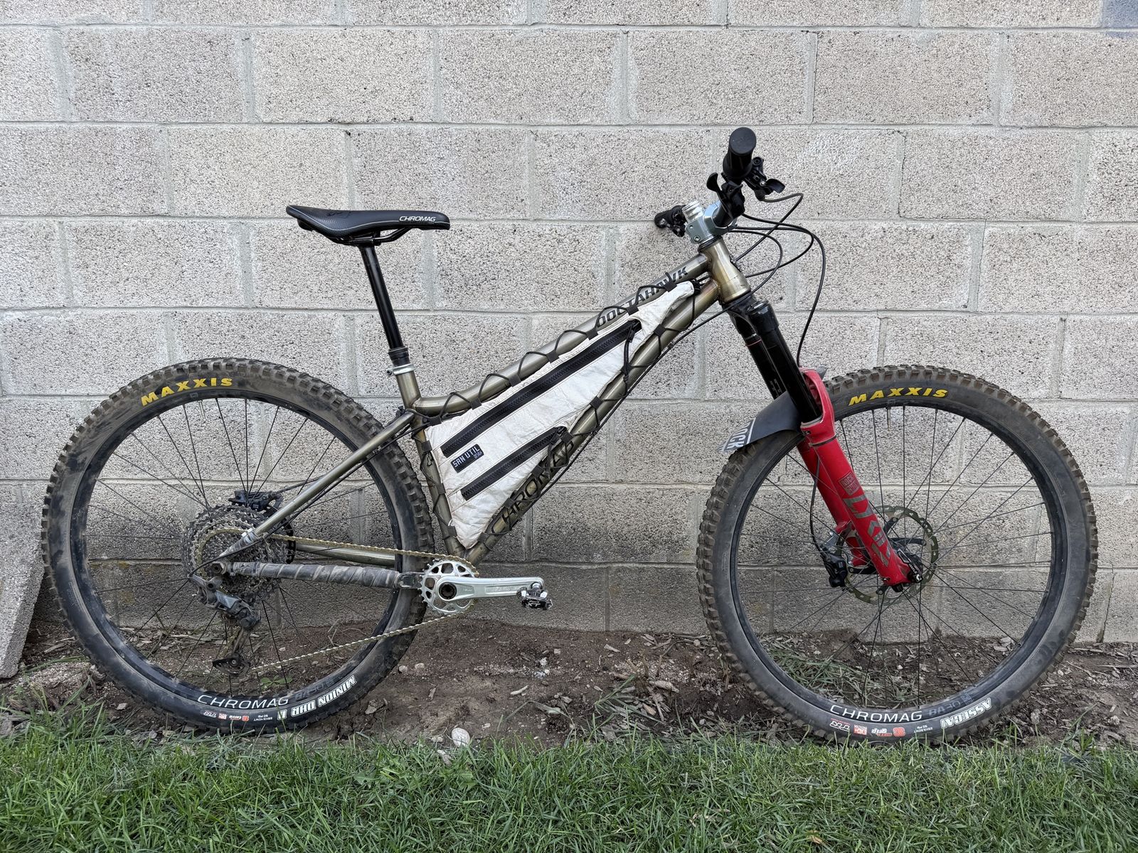 Chromag Doctahawk Mountain Bike Size M/L 29” Wheels Steel Frame Lyrik Ultimate Shimano SLX 