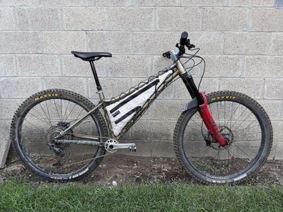 Chromag Doctahawk Mountain Bike Size M/L 29” Wheels Steel Frame Lyrik Ultimate Shimano SLX