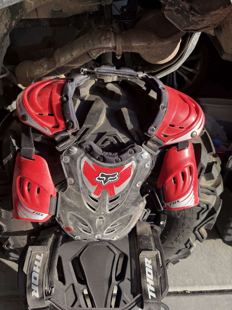 Fox Racing & Thor Adult Motocross/ATV Chest Protector & Shoulder Guards - Red/Black, Size S