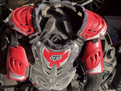 Fox Racing & Thor Adult Motocross/ATV Chest Protector & Shoulder Guards - Red/Black, Size S