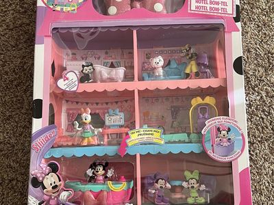 NEW: Disney Junior Minnie Mouse Bowtel Hotel