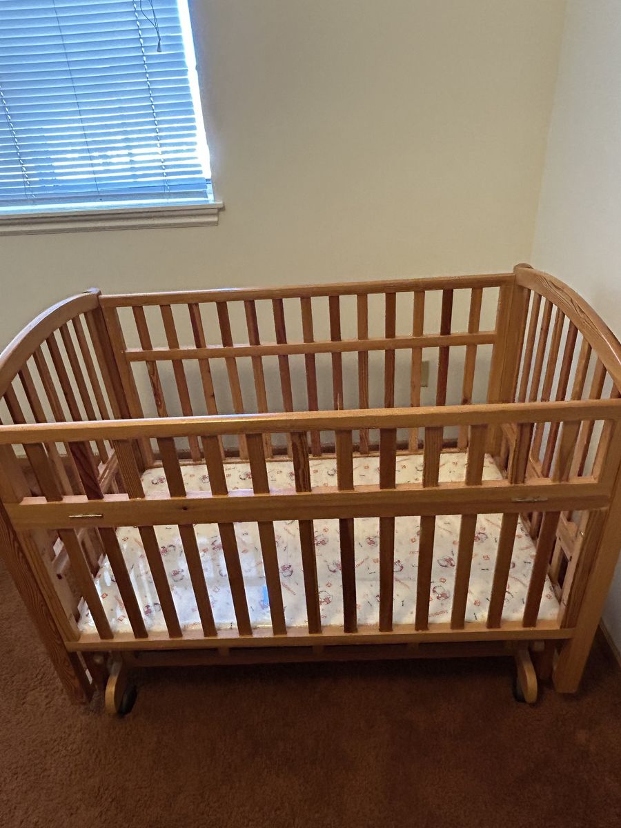 3/4 Size Solid Wood Crib