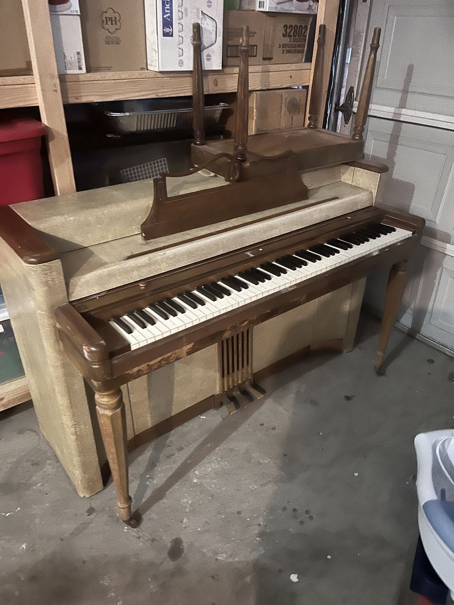 Free Old piano
