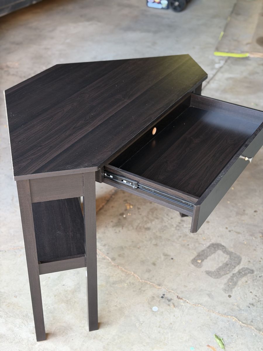 Corner Desk