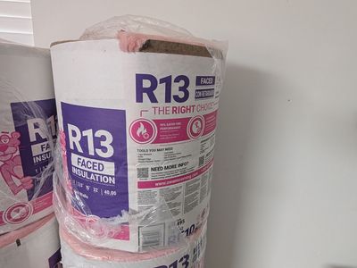 23 - R13 Faced Fiberglass Insulation Rolls