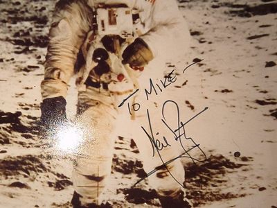 Neil armstrong autograph