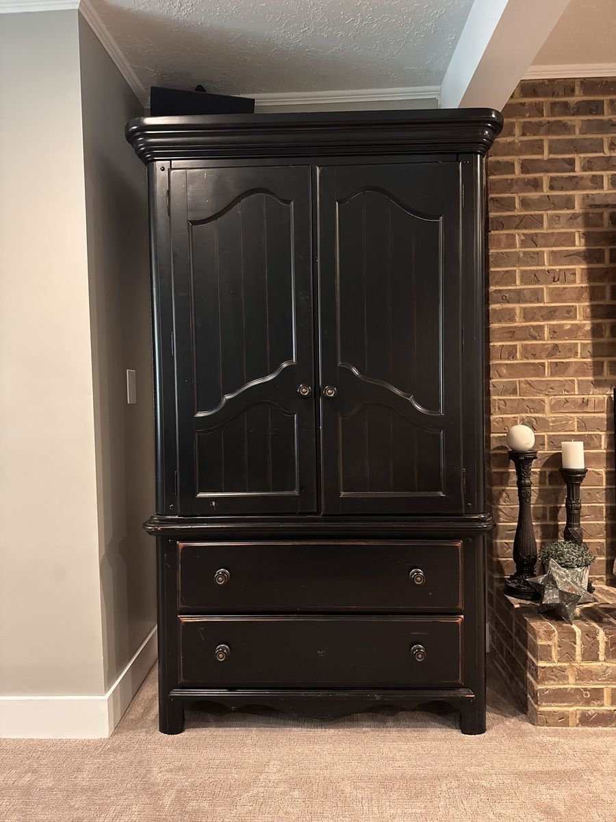 Armoire / TV Cabinet