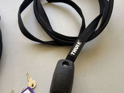 Thule 13 foot, locking straps. Set of 4