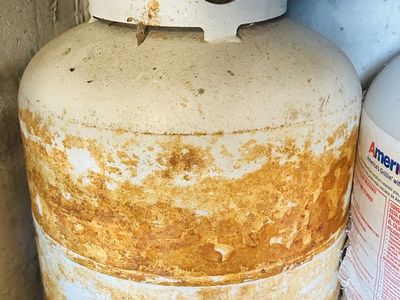 Used Propane Tank - Standard Size, Rusty Condition