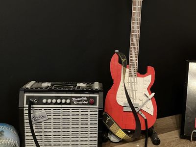 LEGO Ideas Fender Stratocaster Guitar & Princeton Reverb Amp Set 21329 - Red Model
