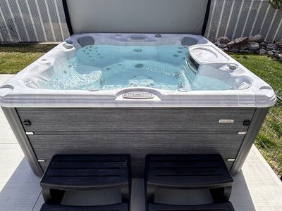 Nearly NEW 2025 Sundance Chelsee Hot Tub