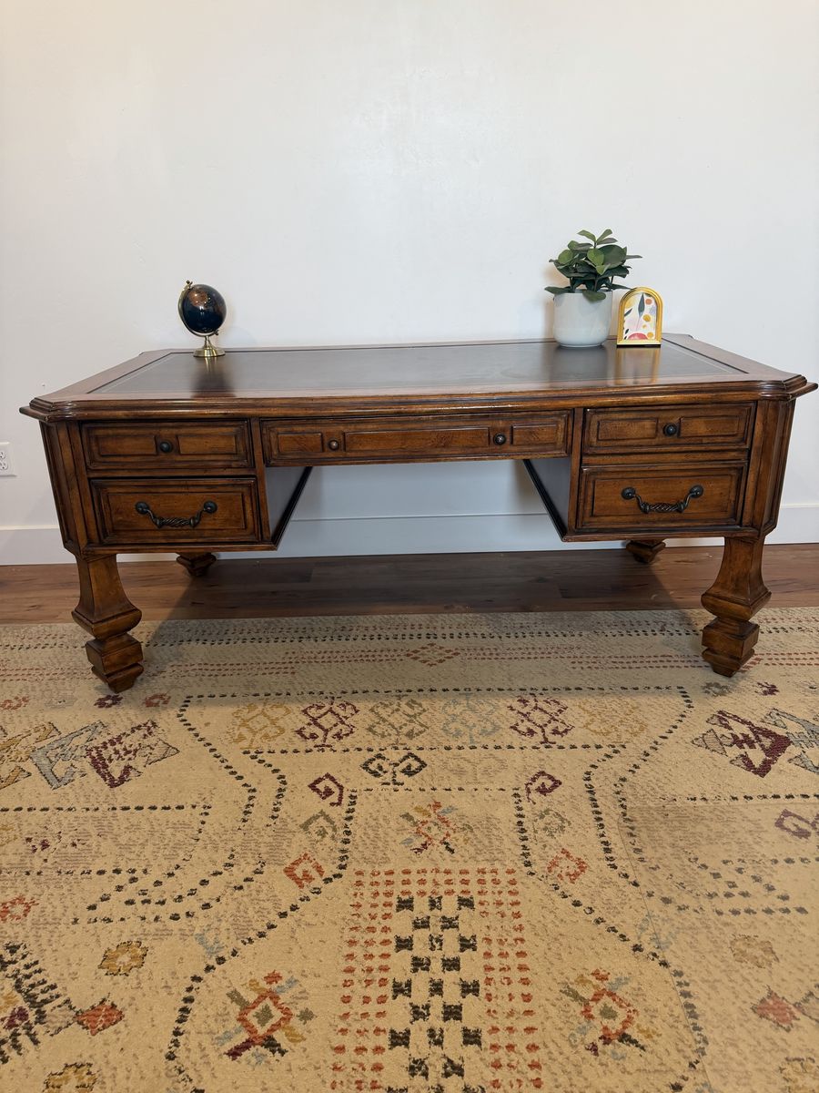 Beautiful office desk