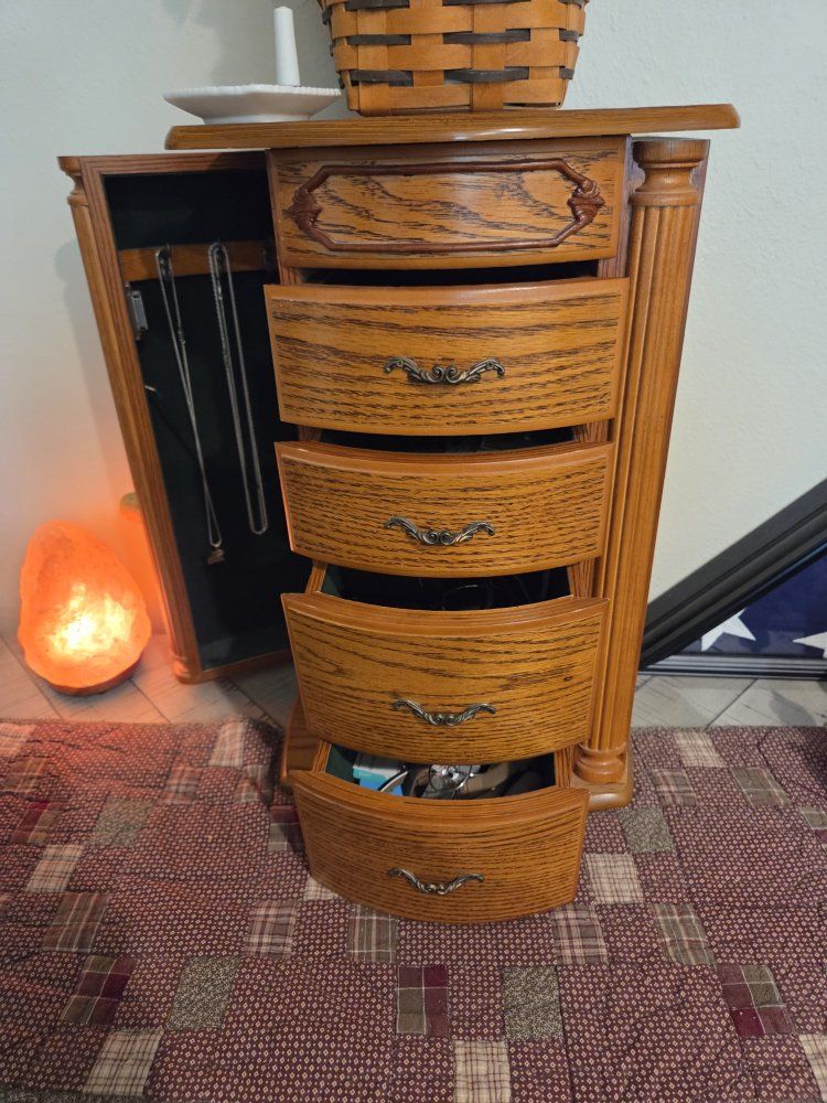 Main image 4
