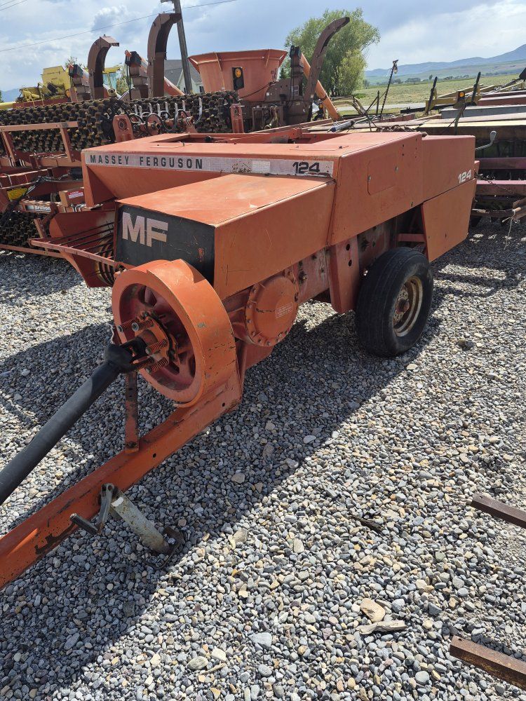 MF 225 baler